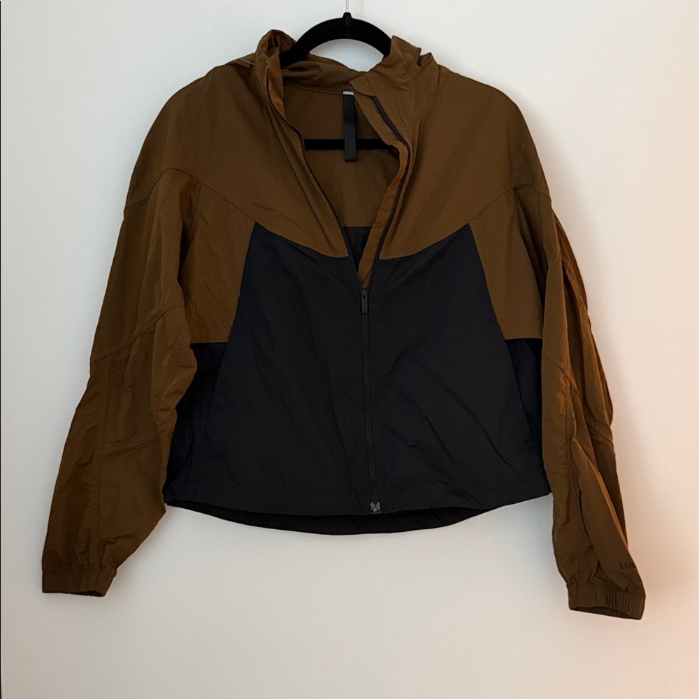 Lululemon wind breaker jacket size 4